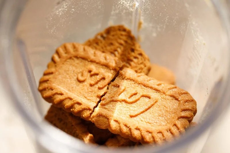 Biscoff cookies in blender.